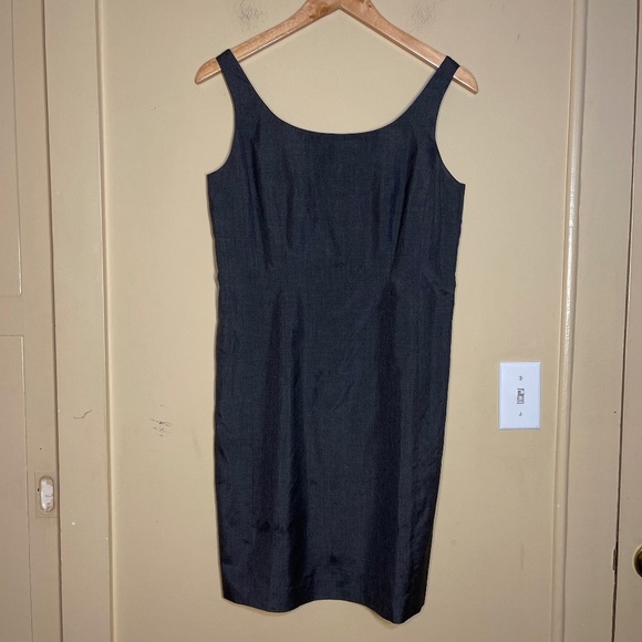 silk Dresses & Skirts - Elegant Black Sleeveless Dress